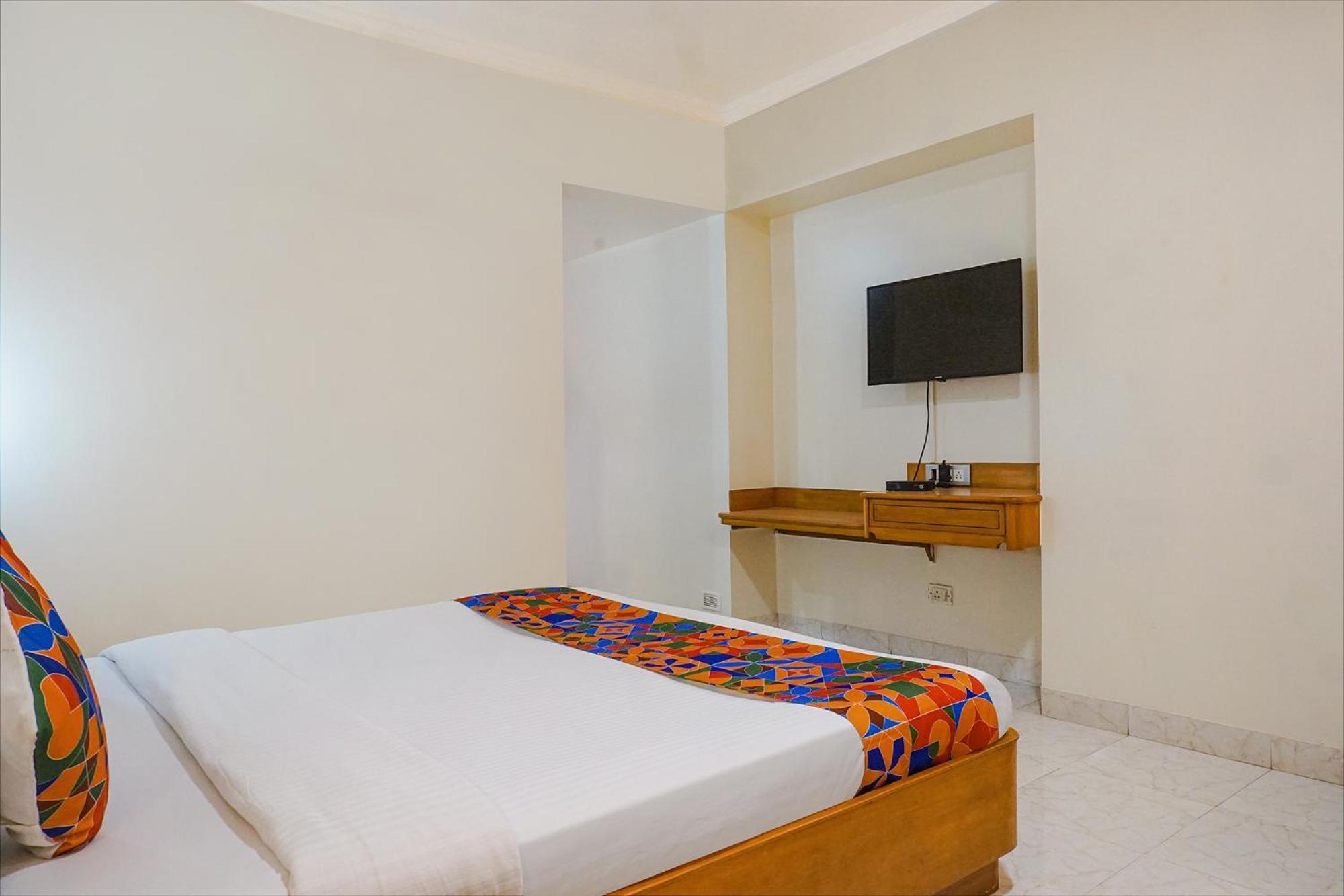 The Ambassador Hotel Pune Bagian luar foto