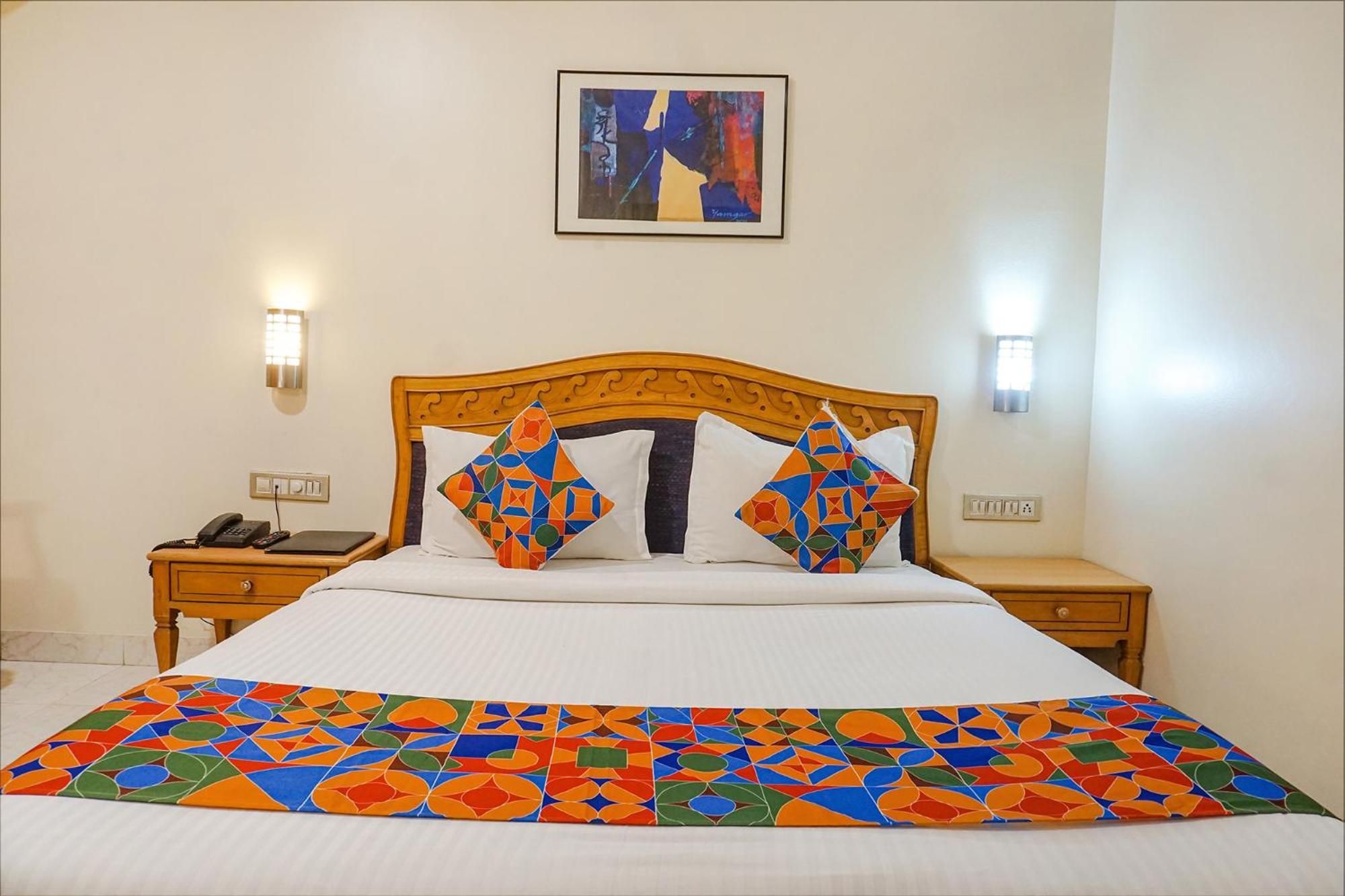 The Ambassador Hotel Pune Bagian luar foto