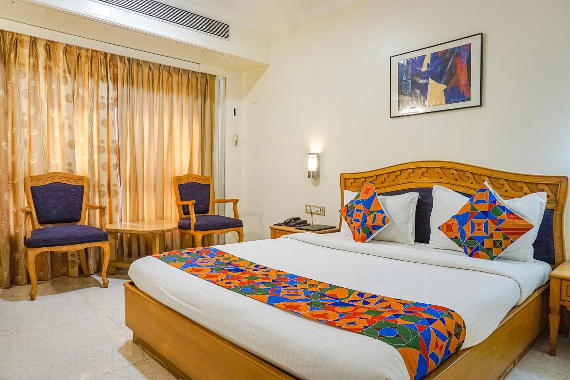 The Ambassador Hotel Pune Bagian luar foto