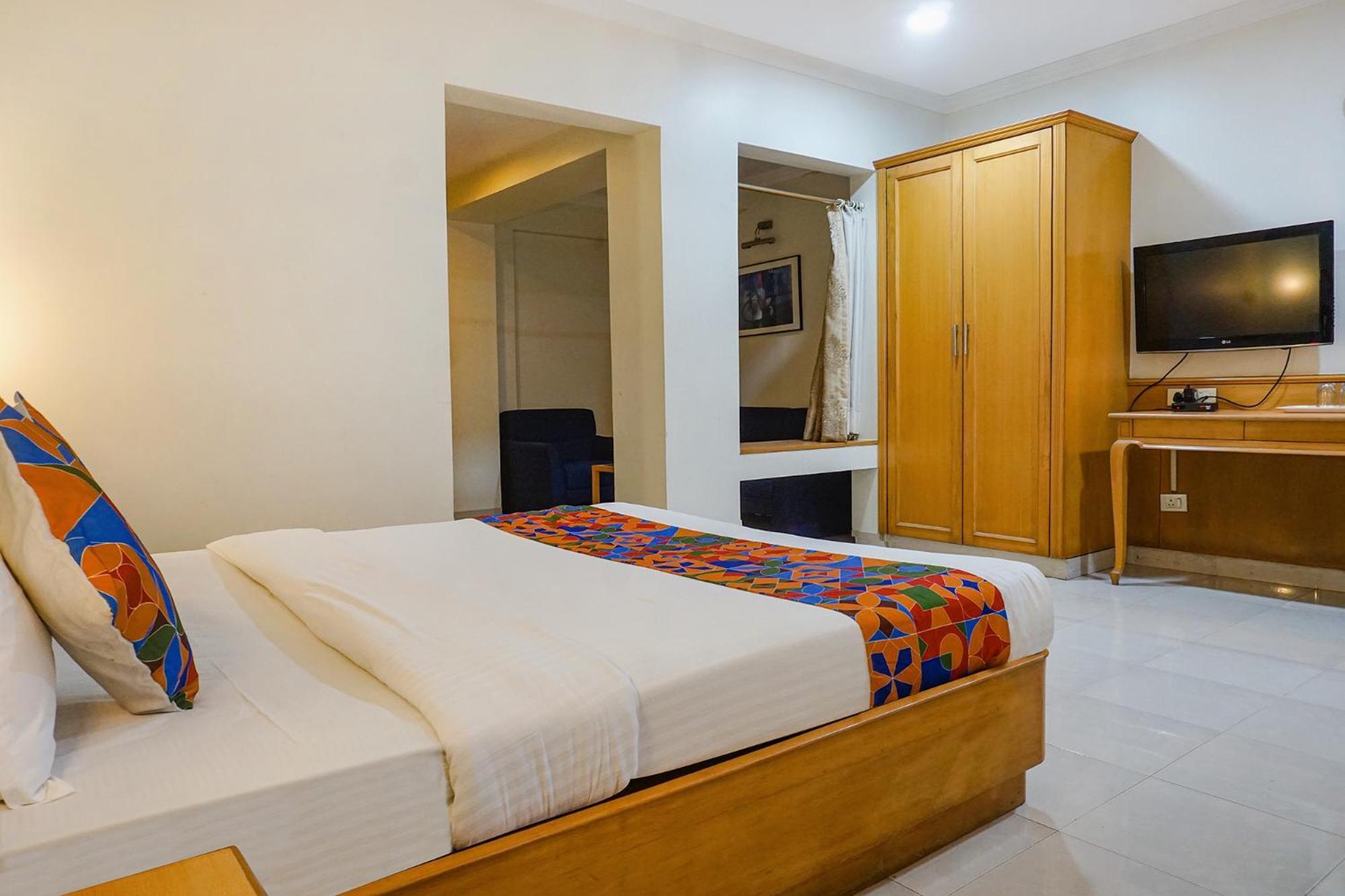 The Ambassador Hotel Pune Bagian luar foto