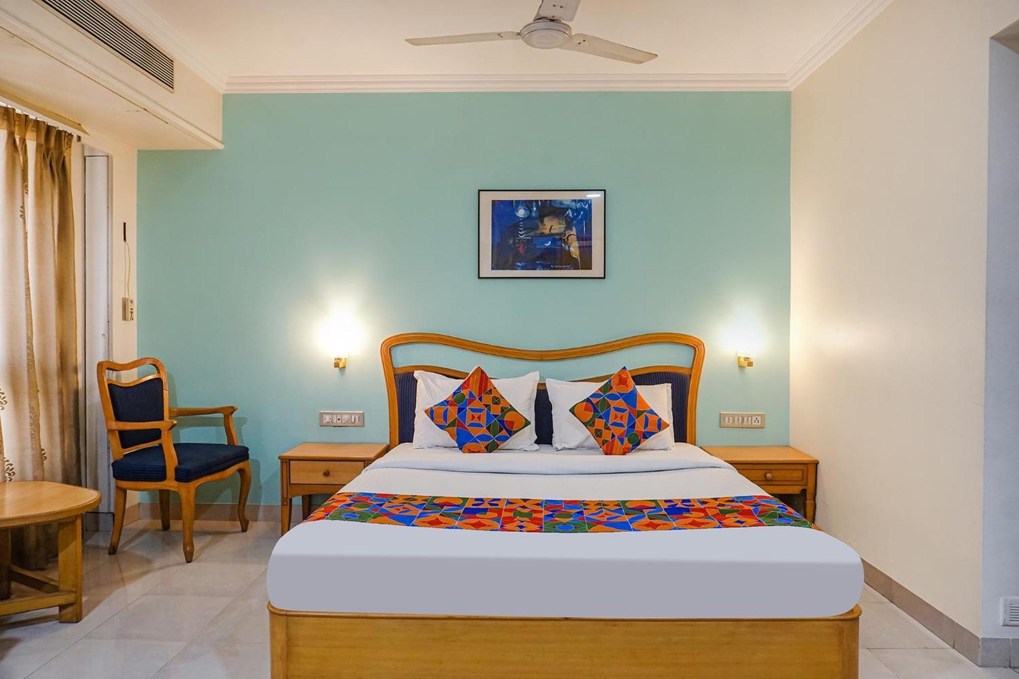 The Ambassador Hotel Pune Bagian luar foto
