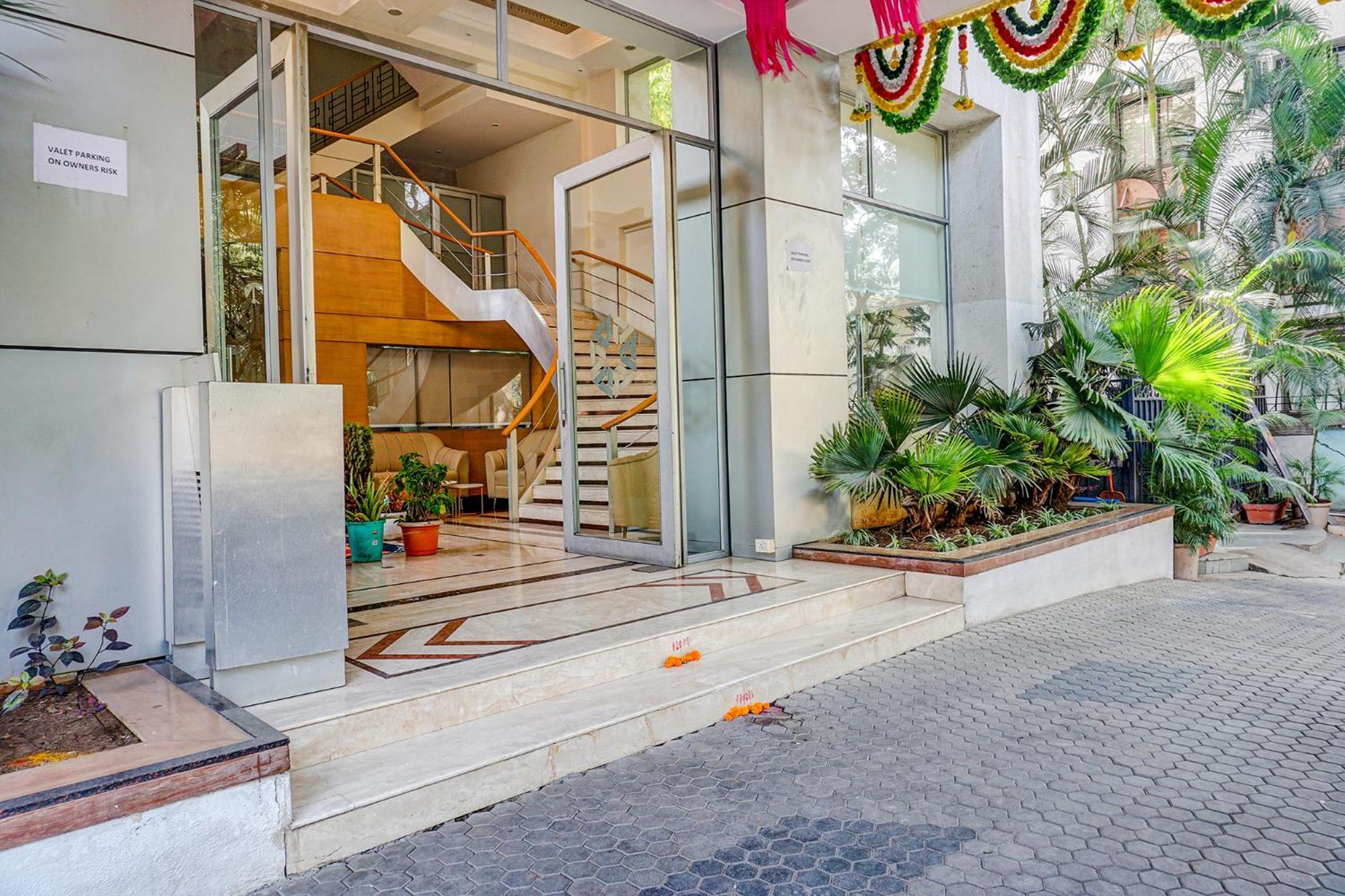 The Ambassador Hotel Pune Bagian luar foto