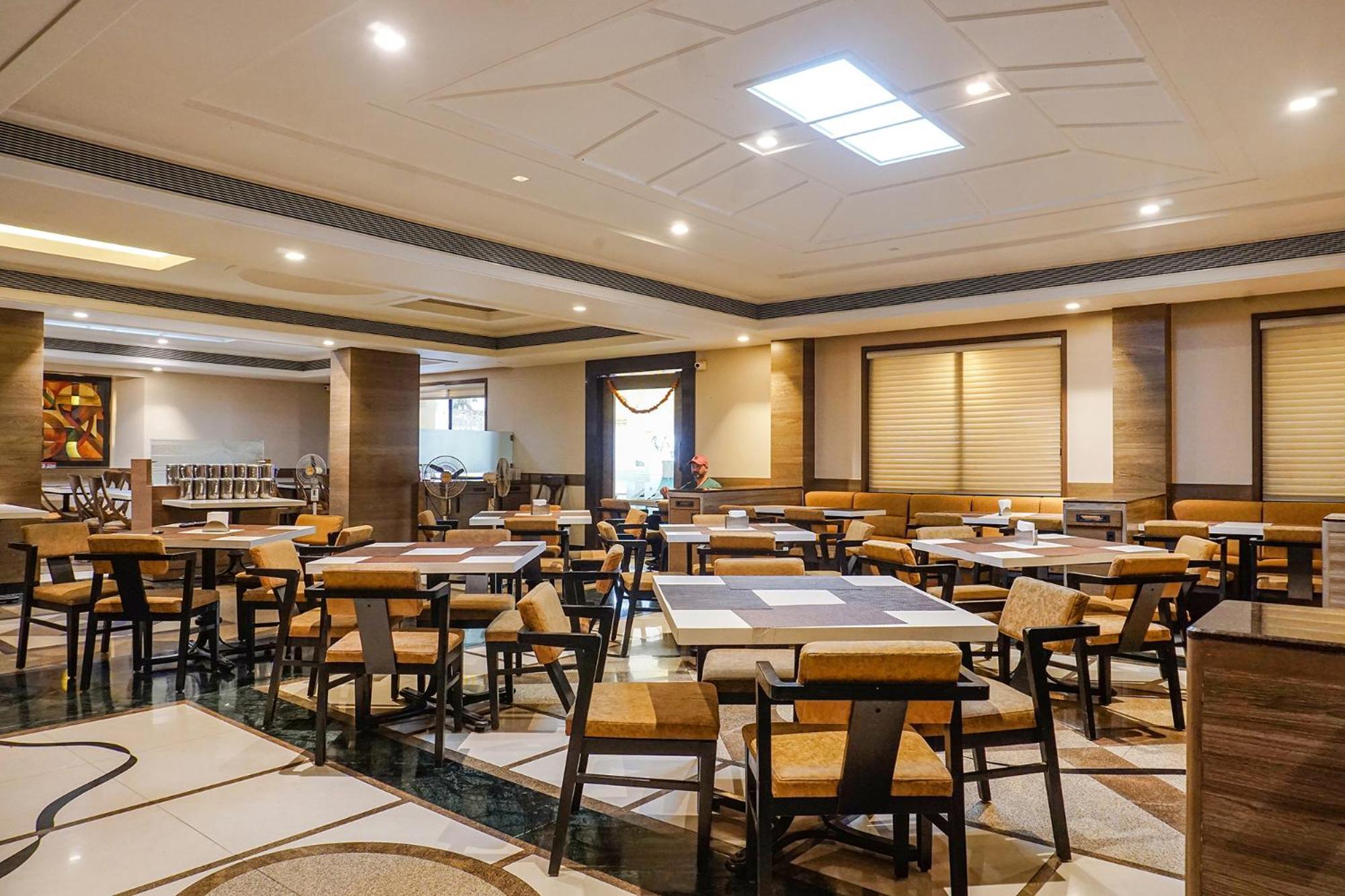 The Ambassador Hotel Pune Bagian luar foto