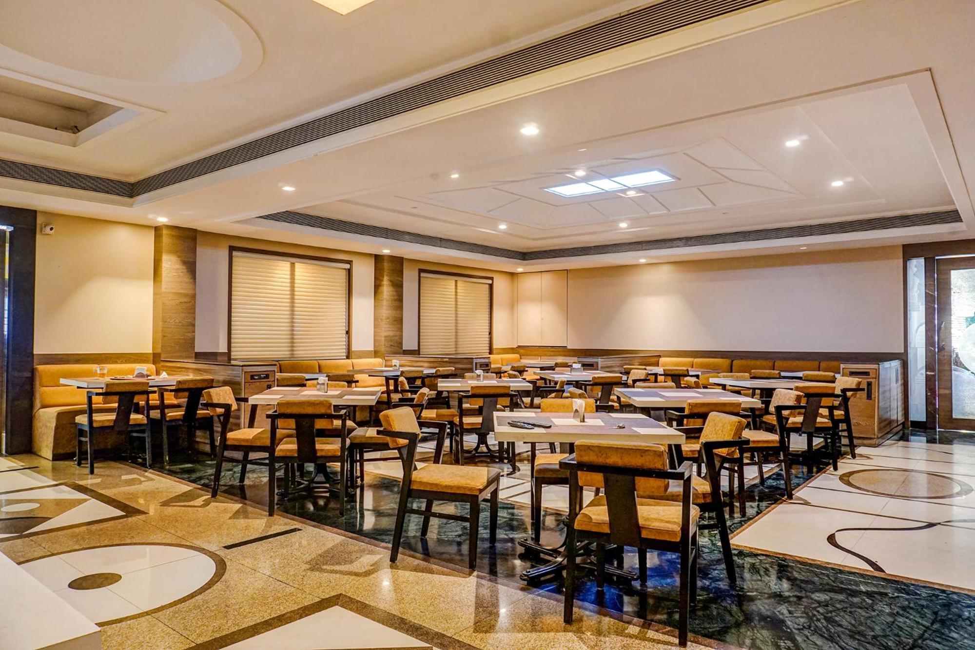 The Ambassador Hotel Pune Bagian luar foto