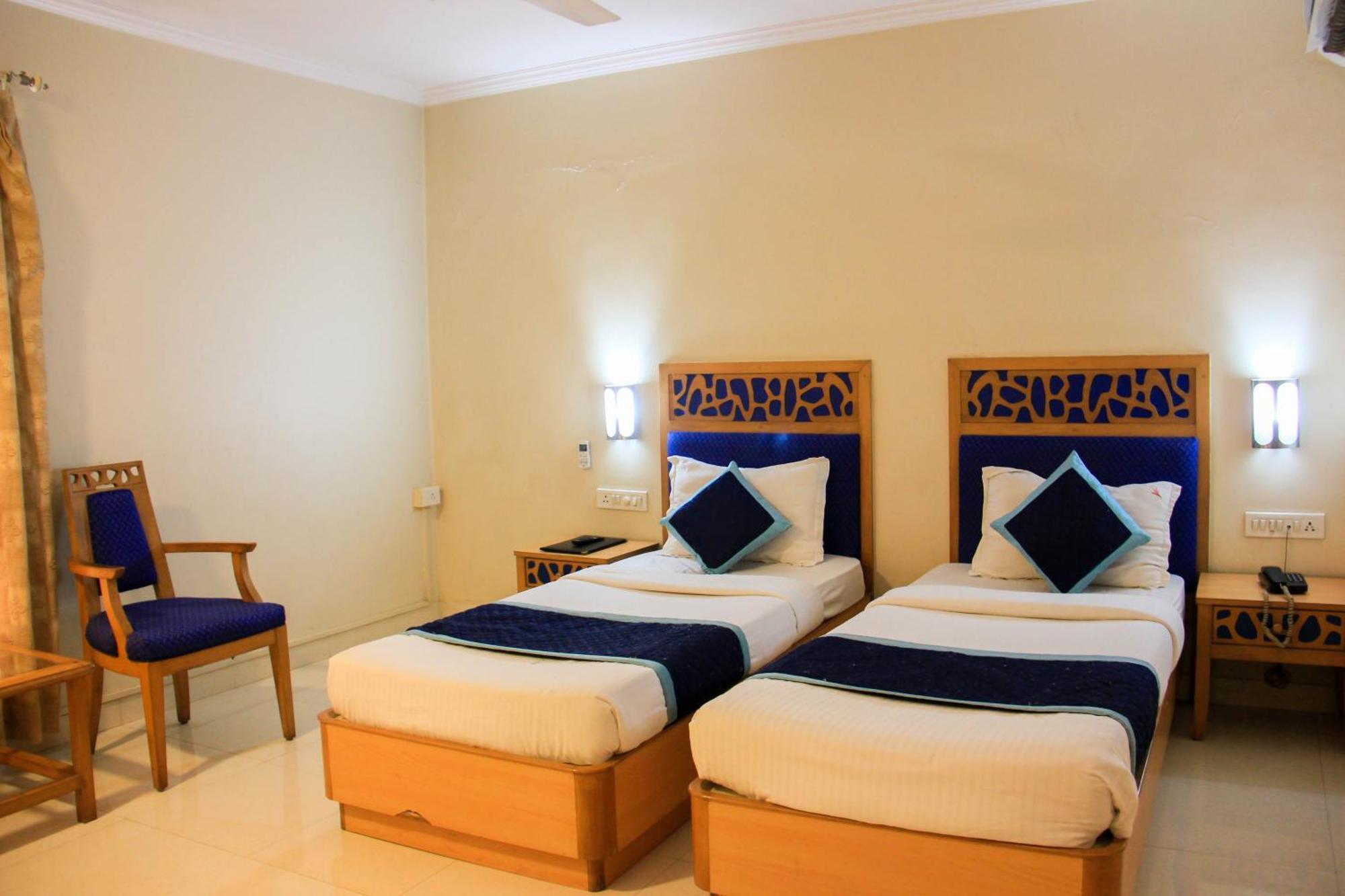 The Ambassador Hotel Pune Bagian luar foto