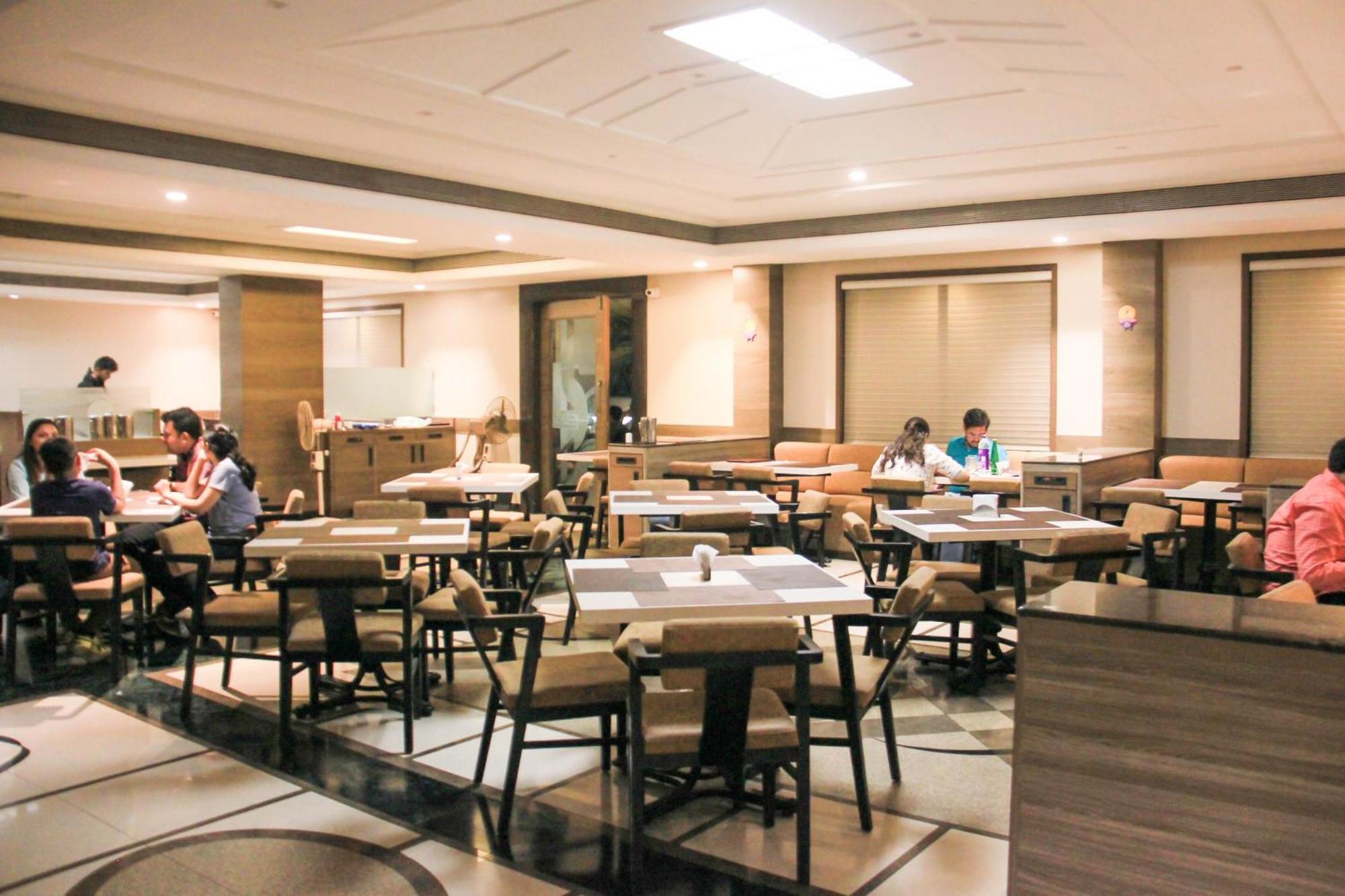 The Ambassador Hotel Pune Bagian luar foto