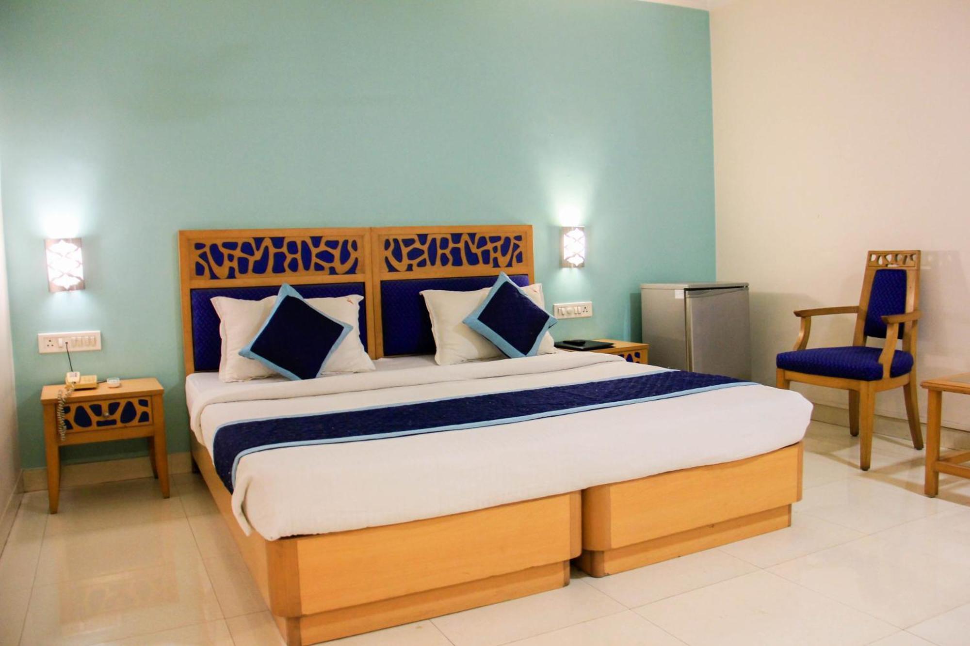 The Ambassador Hotel Pune Bagian luar foto